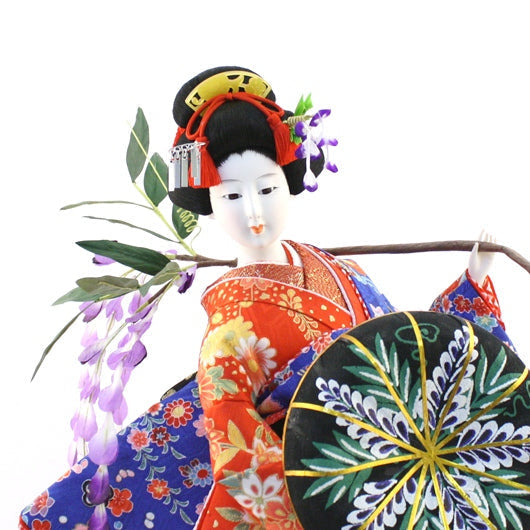 Fujimusume – Japán baba selyemkimonóban