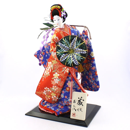 Fujimusume – Japán baba selyemkimonóban