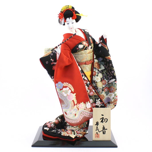 Hatsune – Japán baba selyemkimonóban