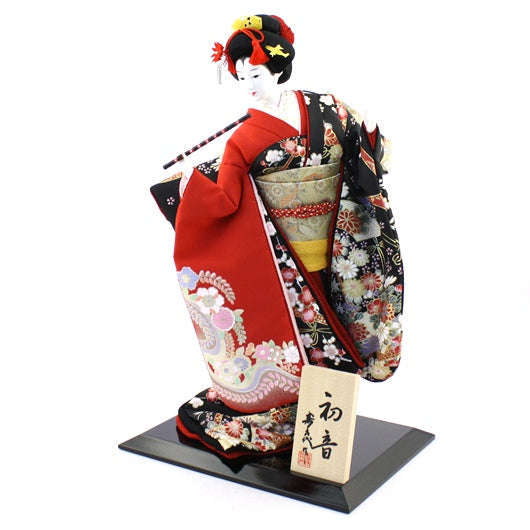 Hatsune – Japán baba selyemkimonóban