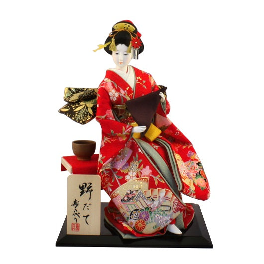 Nodate – Japán baba selyemkimonóban