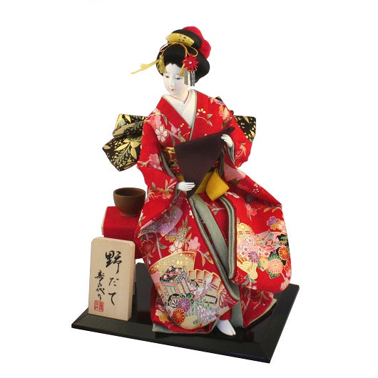 Nodate – Japán baba selyemkimonóban